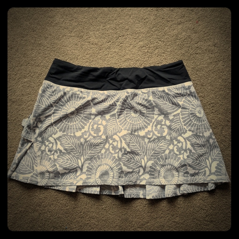 Lululemon pace setter skirt 4